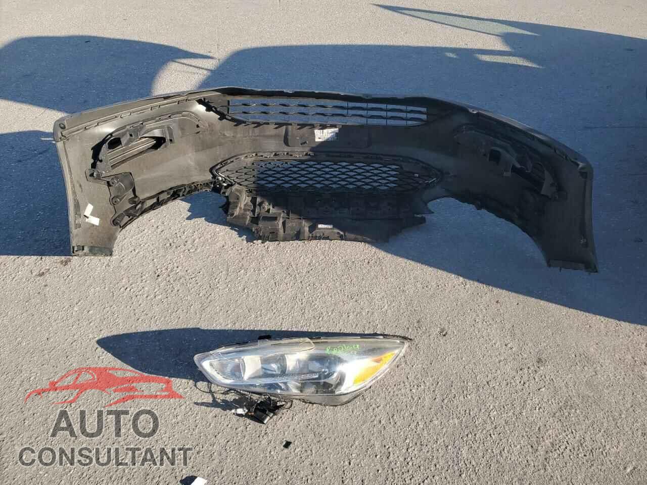 FORD FOCUS 2017 - 1FADP3F26HL280367