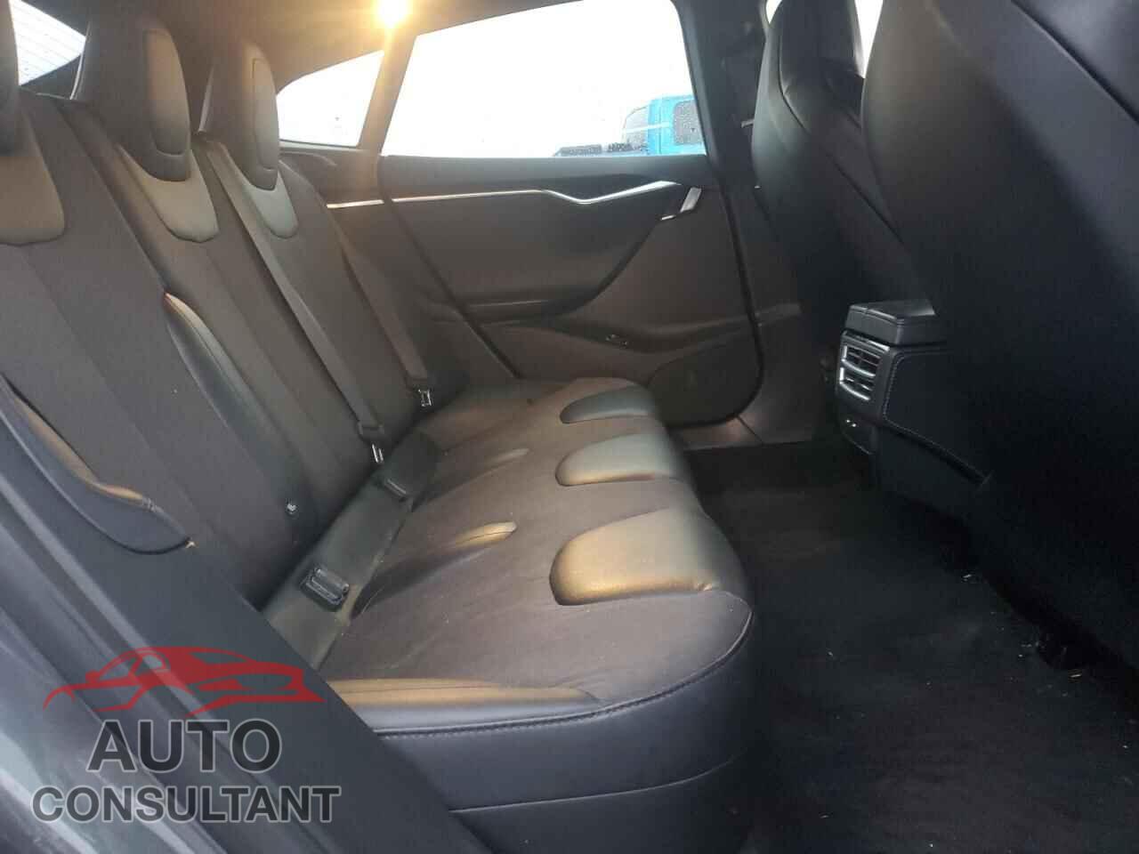 TESLA MODEL S 2017 - 5YJSA1E16HF209625