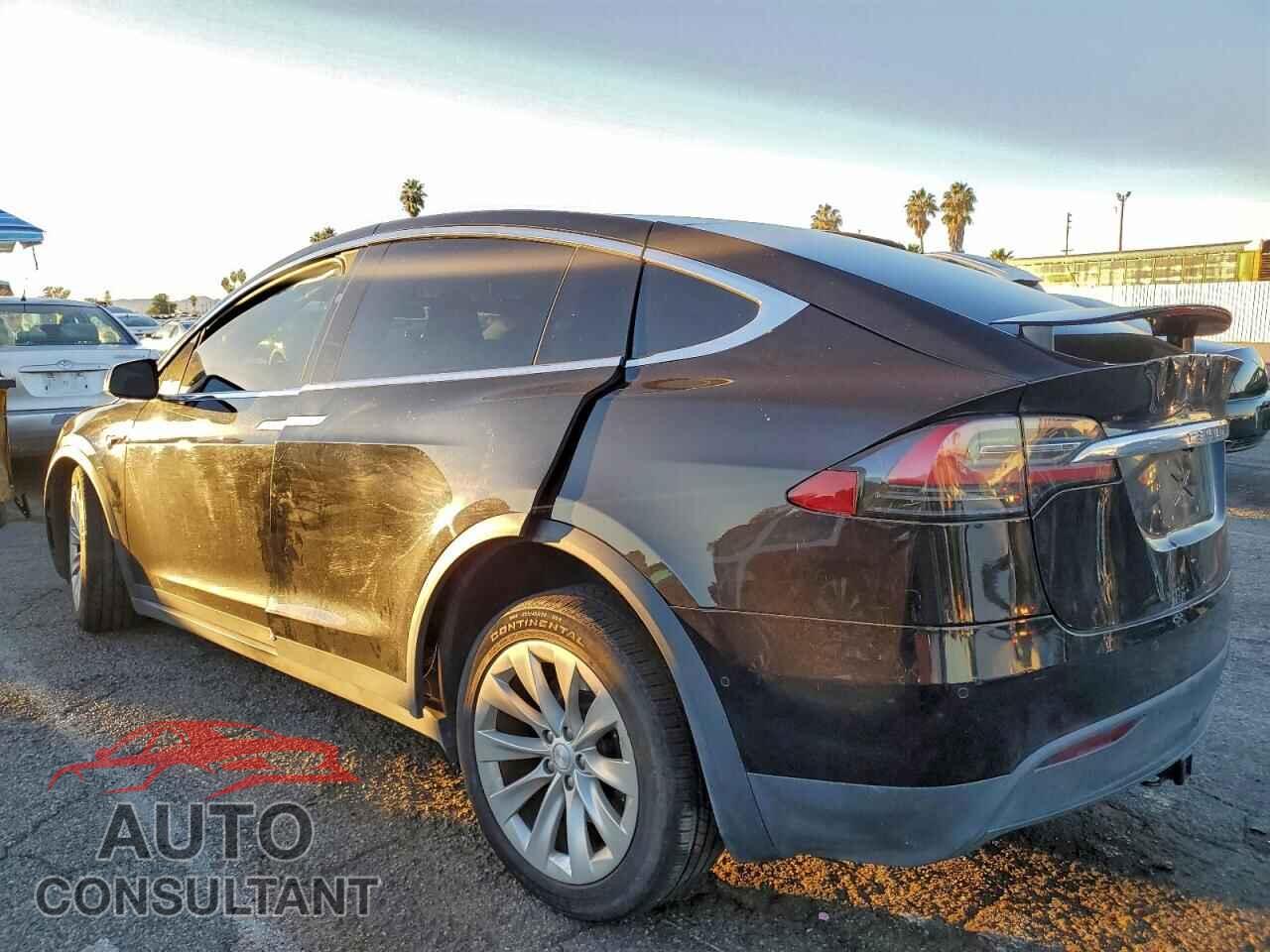 TESLA MODEL X 2018 - 5YJXCBE21JF117889