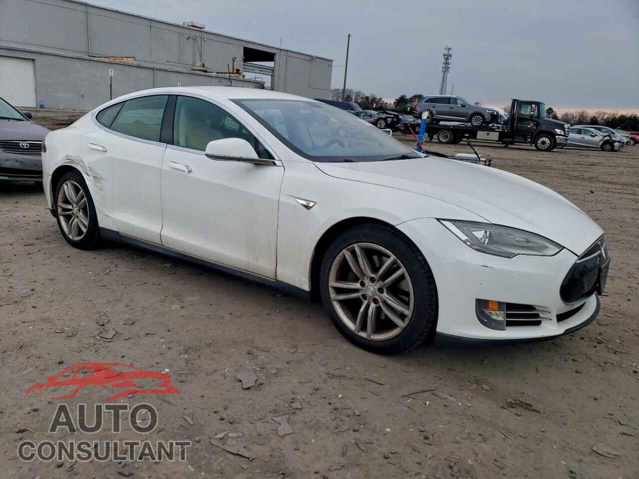 TESLA MODEL S 2013 - 5YJSA1CN8DFP03405