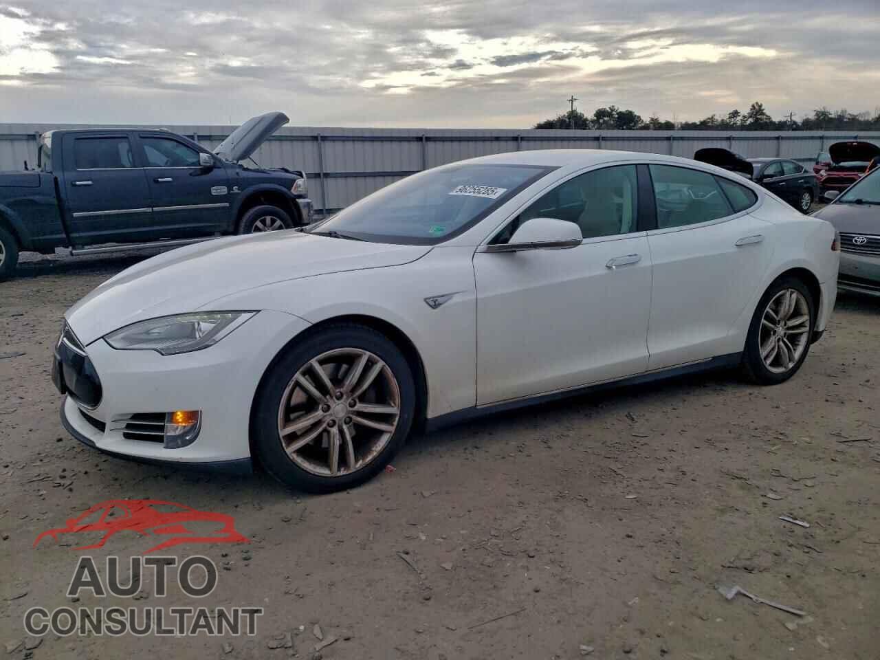 TESLA MODEL S 2013 - 5YJSA1CN8DFP03405