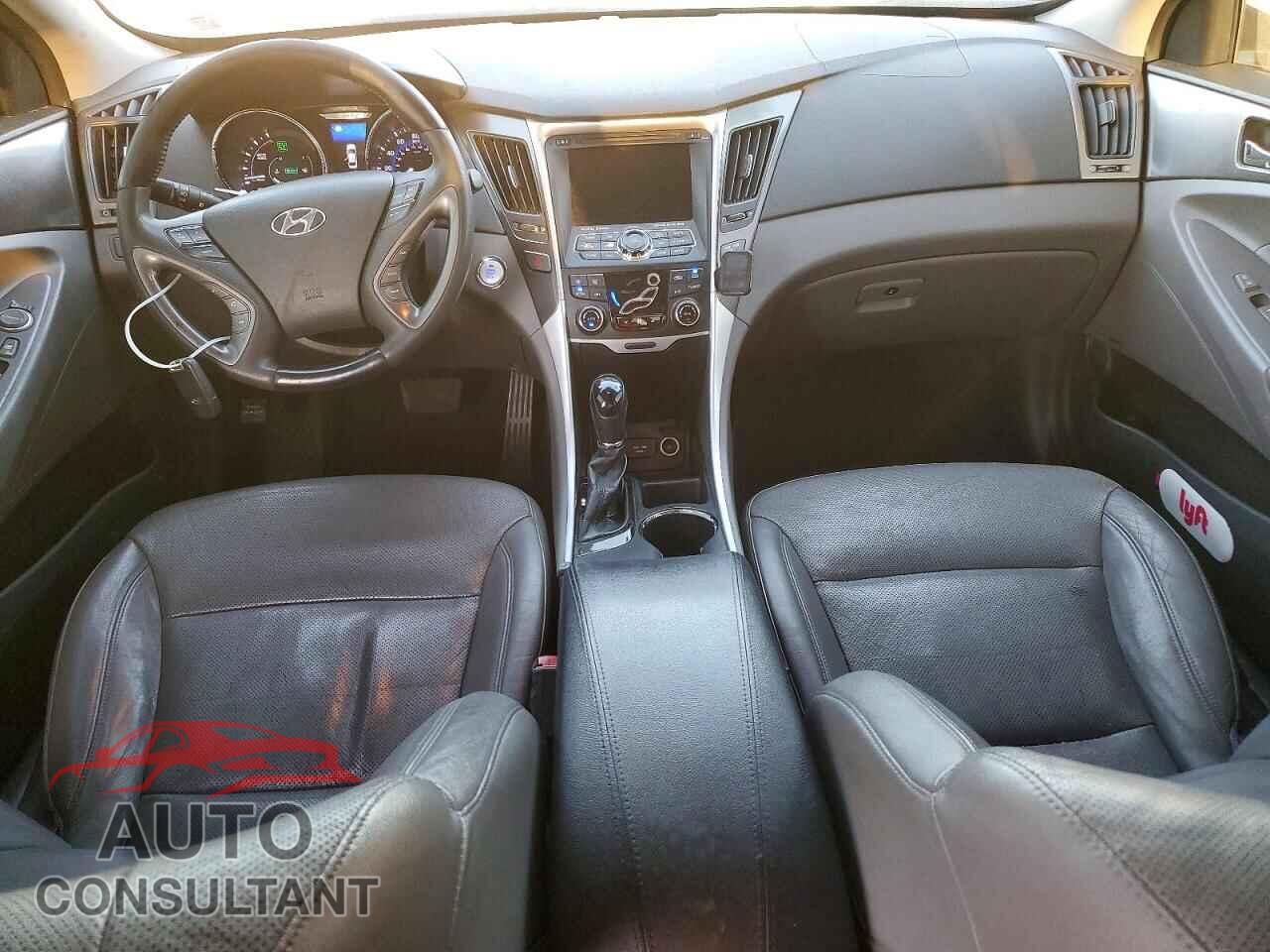 HYUNDAI SONATA 2012 - KMHEC4A43CA036457