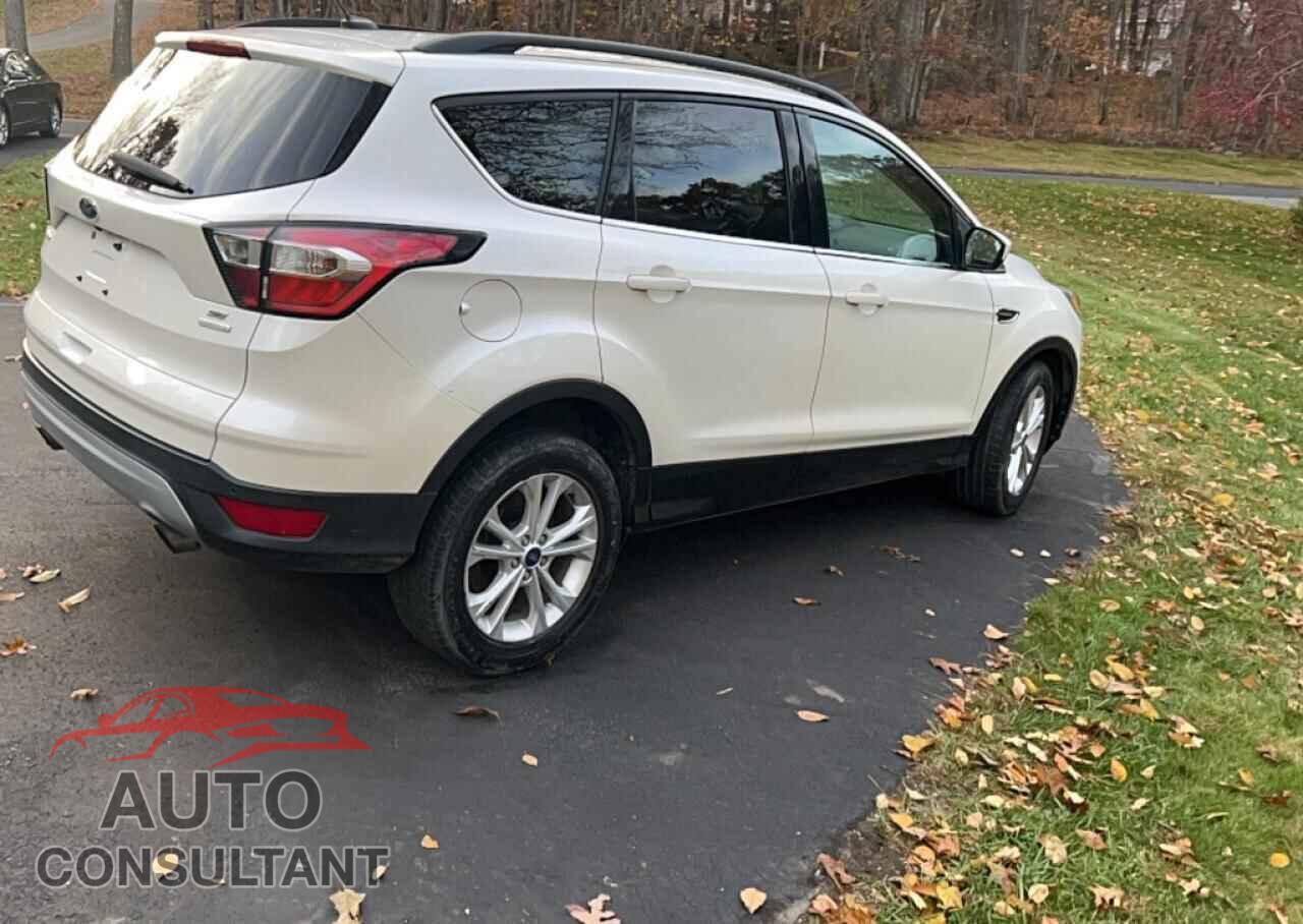 FORD ESCAPE 2017 - 1FMCU0GD8HUE85014