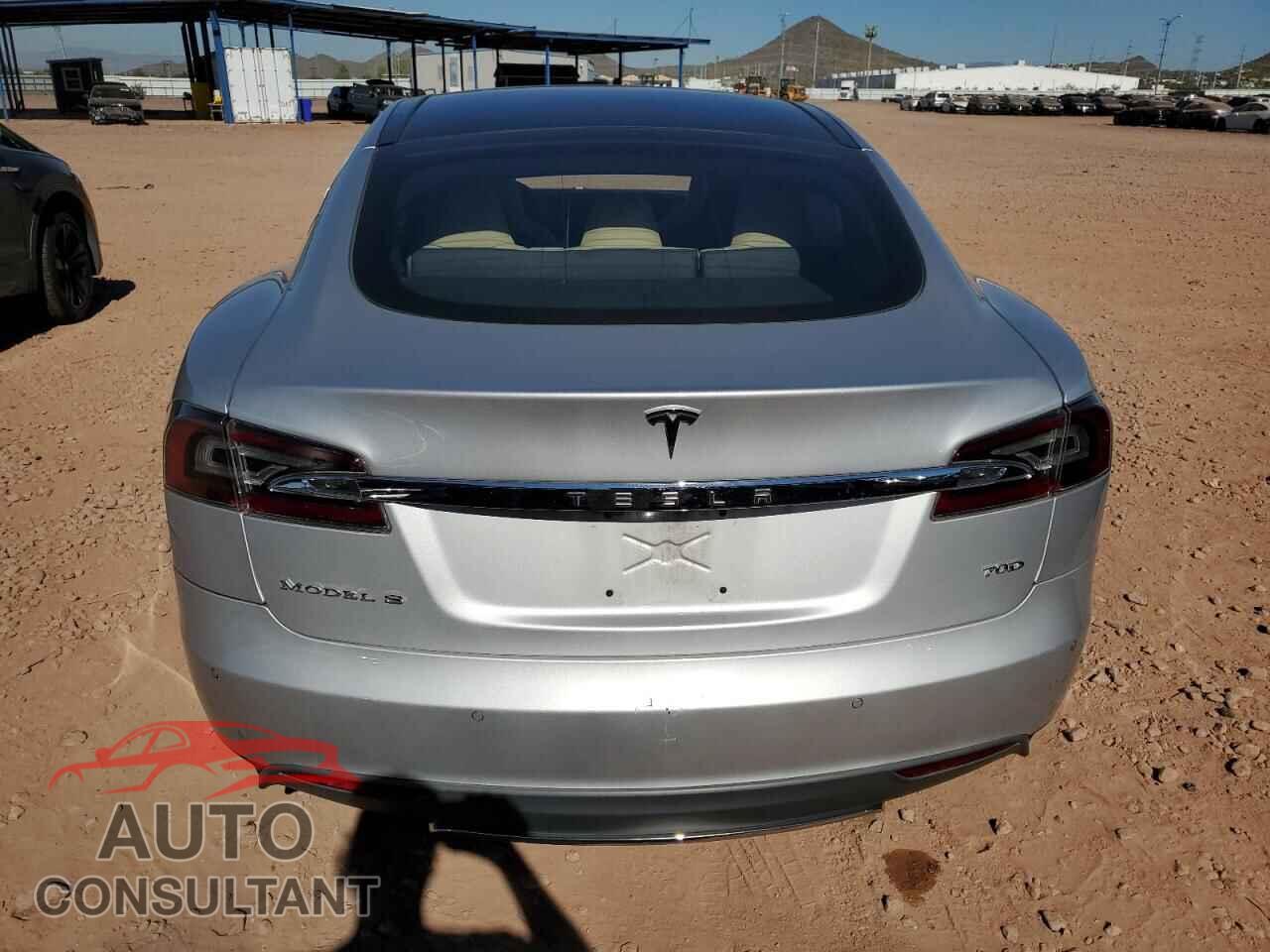 TESLA MODEL S 2015 - 5YJSA1E26FF117212