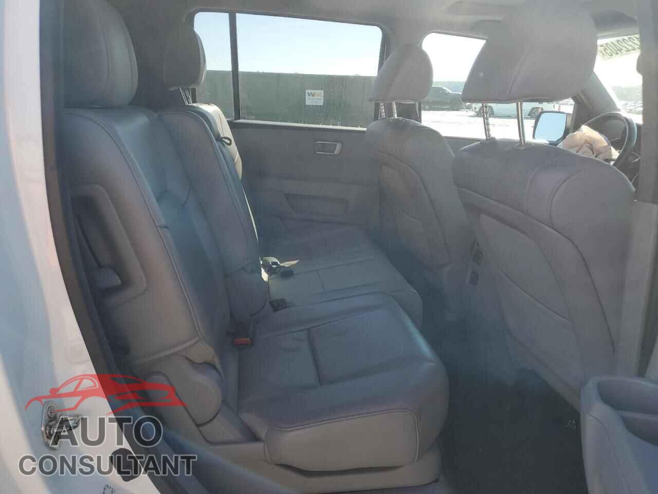 HONDA PILOT 2014 - 5FNYF3H50EB010975