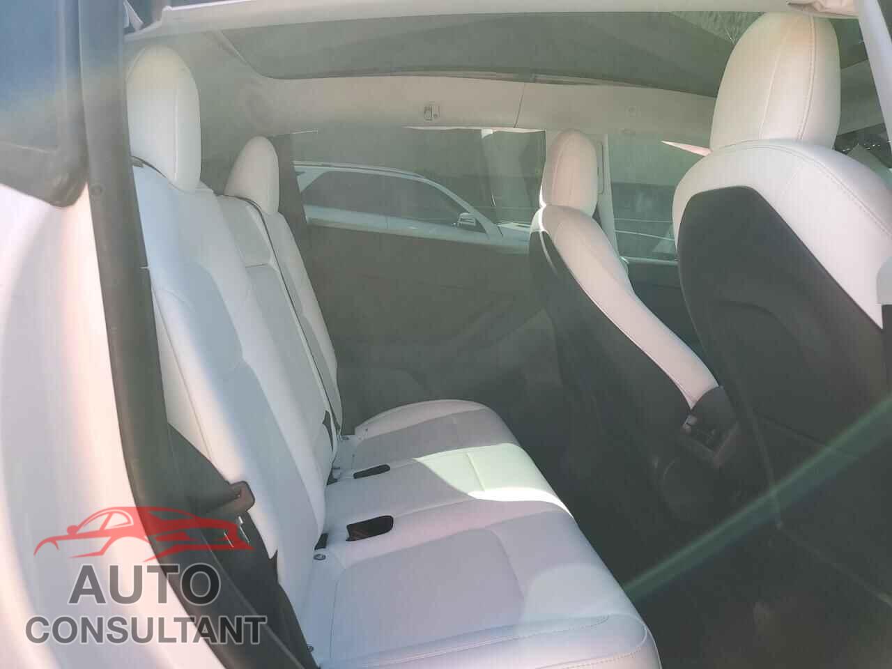 TESLA MODEL Y 2022 - 7SAYGDEF6NF530102