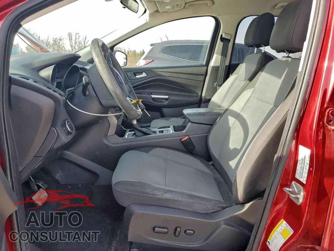 FORD ESCAPE 2017 - 1FMCU0GD0HUC08695