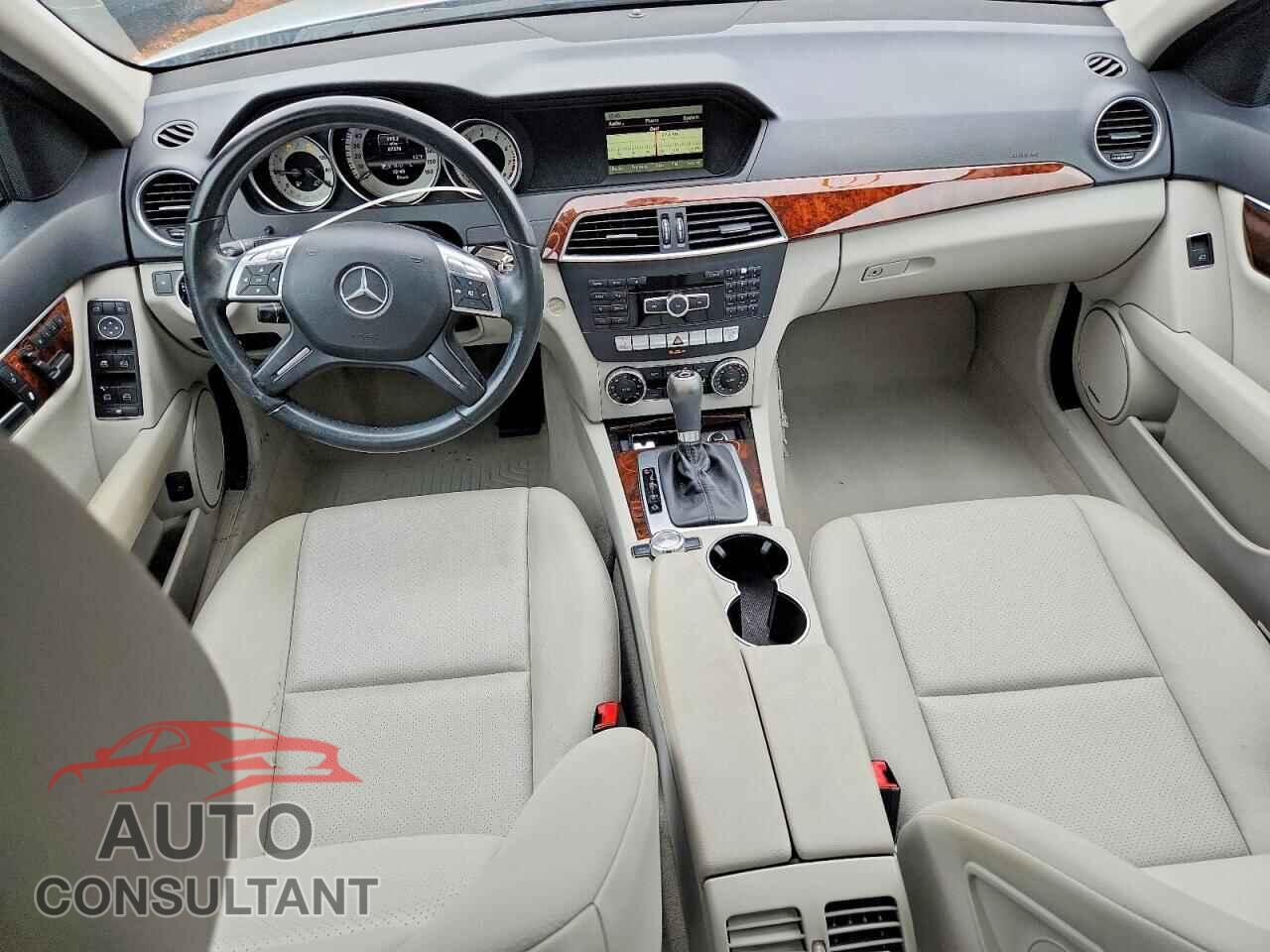 MERCEDES-BENZ C-CLASS 2013 - WDDGF4HB0DR268368