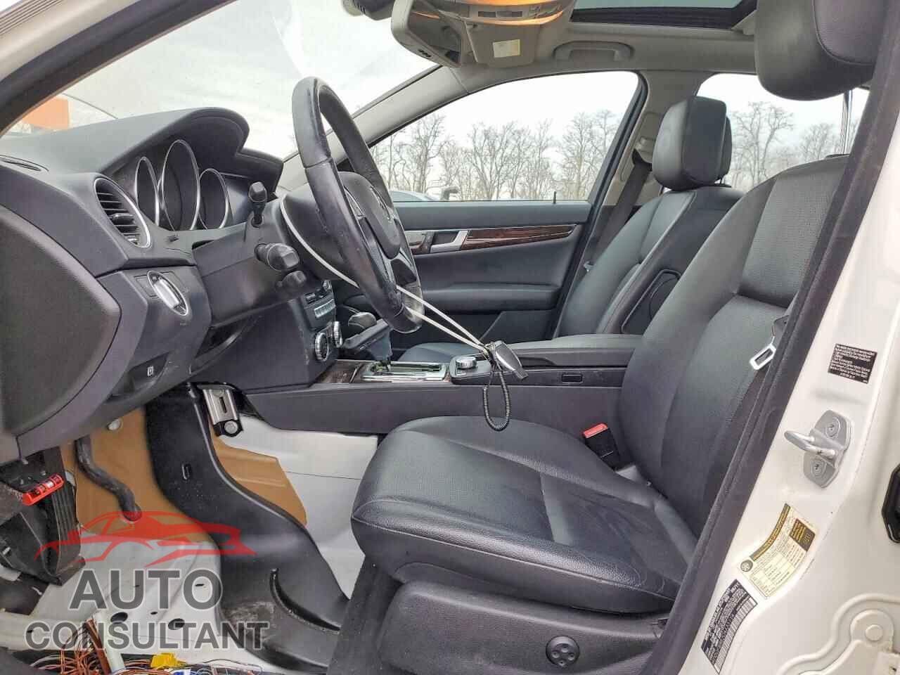 MERCEDES-BENZ C-CLASS 2012 - WDDGF8BB2CA633114