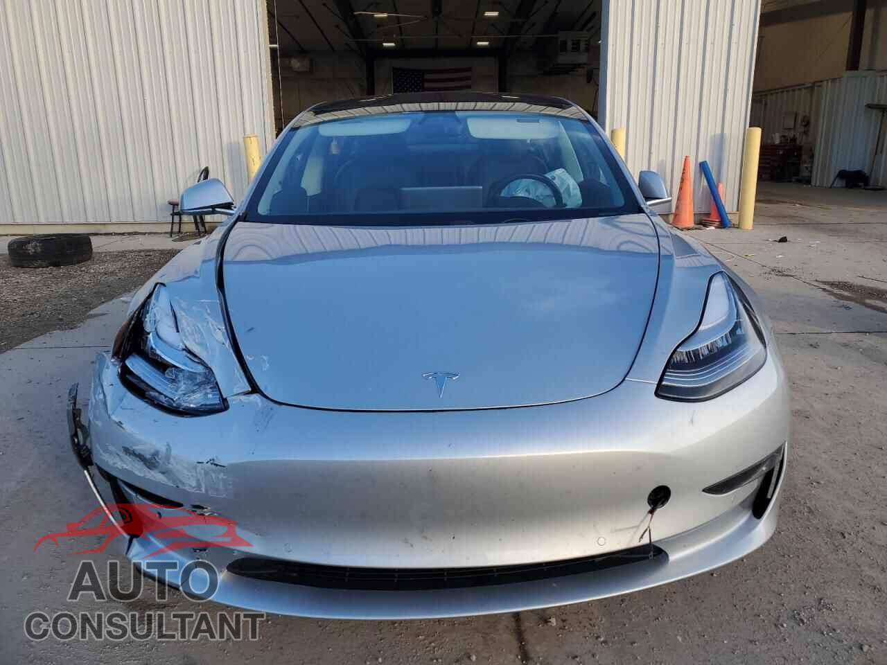 TESLA MODEL 3 2018 - 5YJ3E1EB8JF091083
