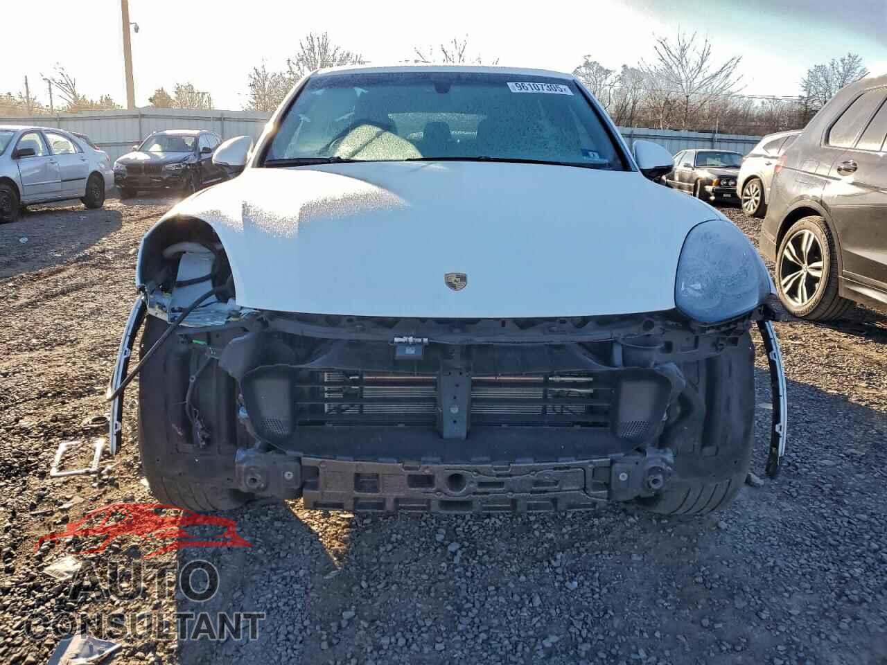 PORSCHE CAYENNE 2017 - WP1AA2A27HKA84538