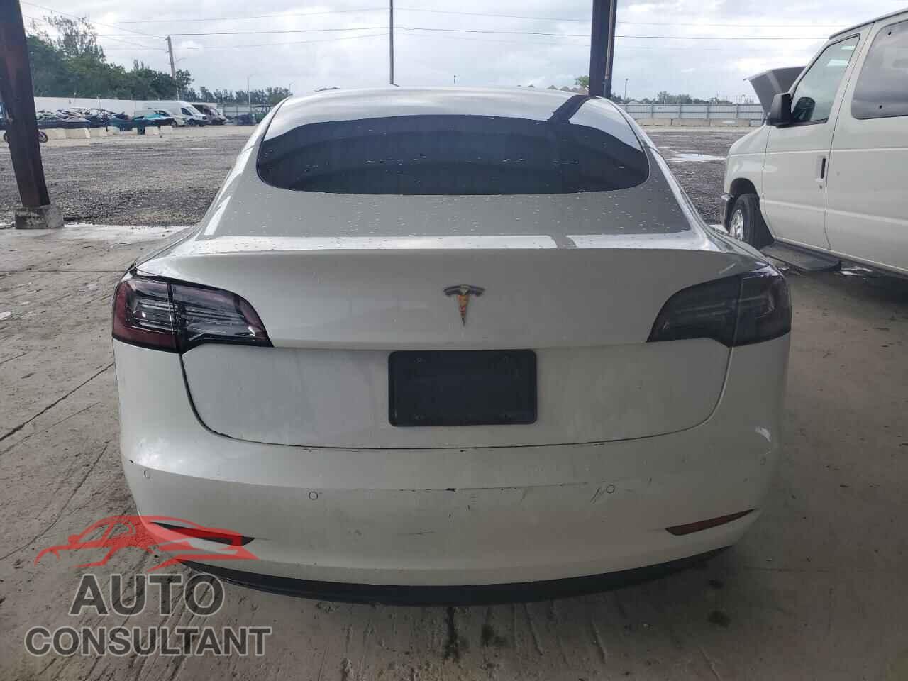TESLA MODEL 3 2021 - 5YJ3E1EA8MF098417