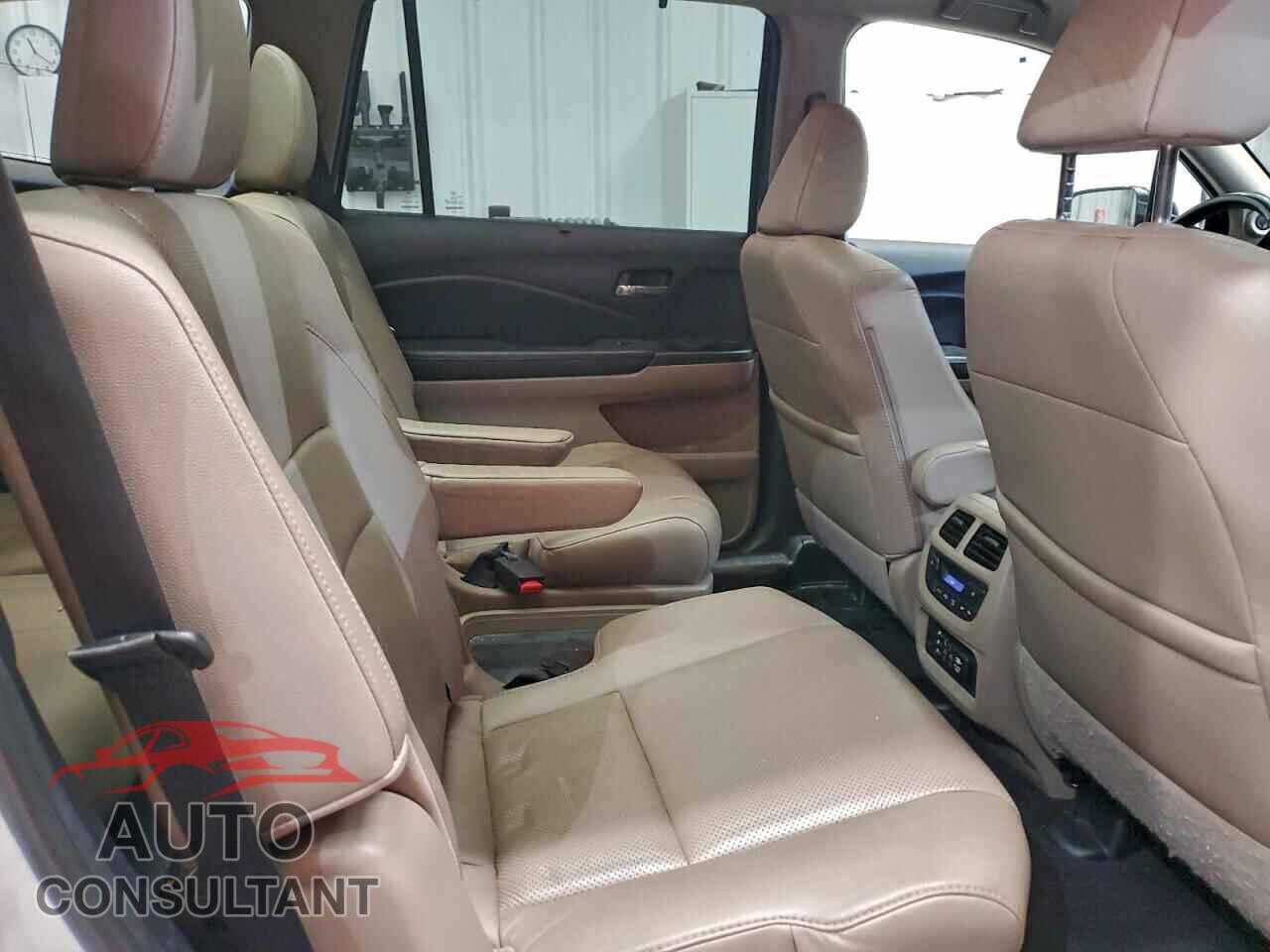 HONDA PILOT 2018 - 5FNYF6H01JB030135