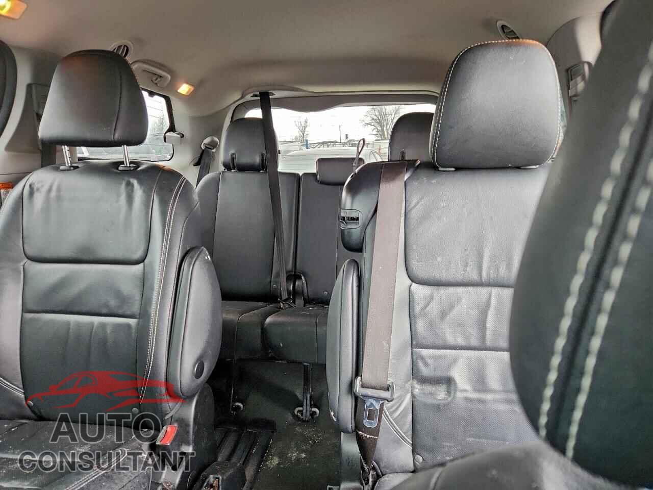 TOYOTA SIENNA 2018 - 5TDXZ3DC9JS907113