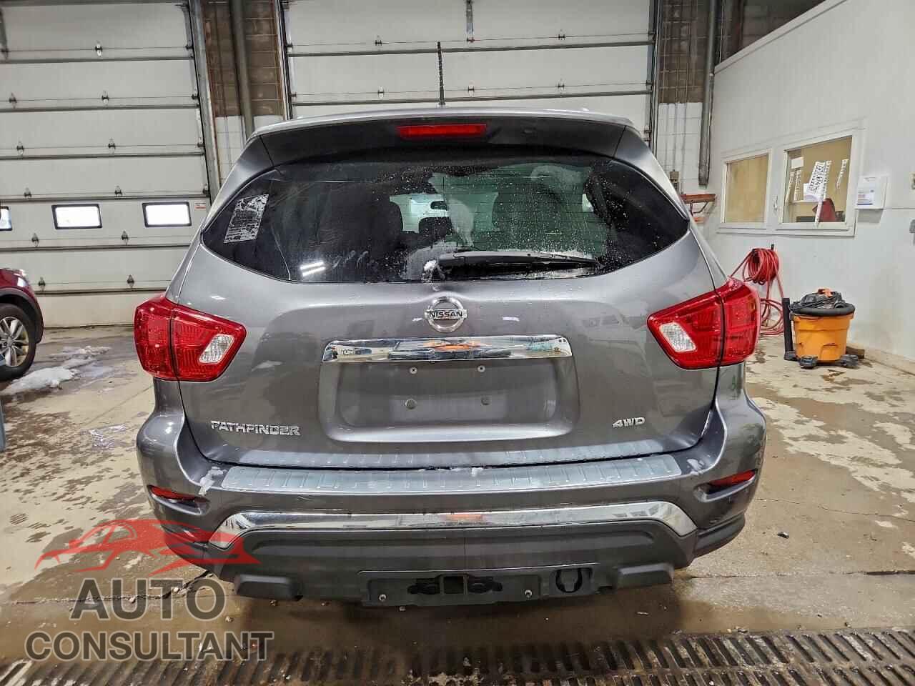 NISSAN PATHFINDER 2017 - 5N1DR2MM8HC667128