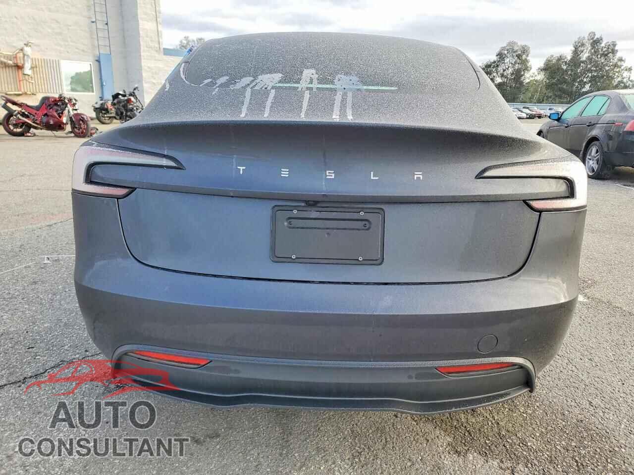 TESLA MODEL 3 2024 - 5YJ3E1EA5RF745895