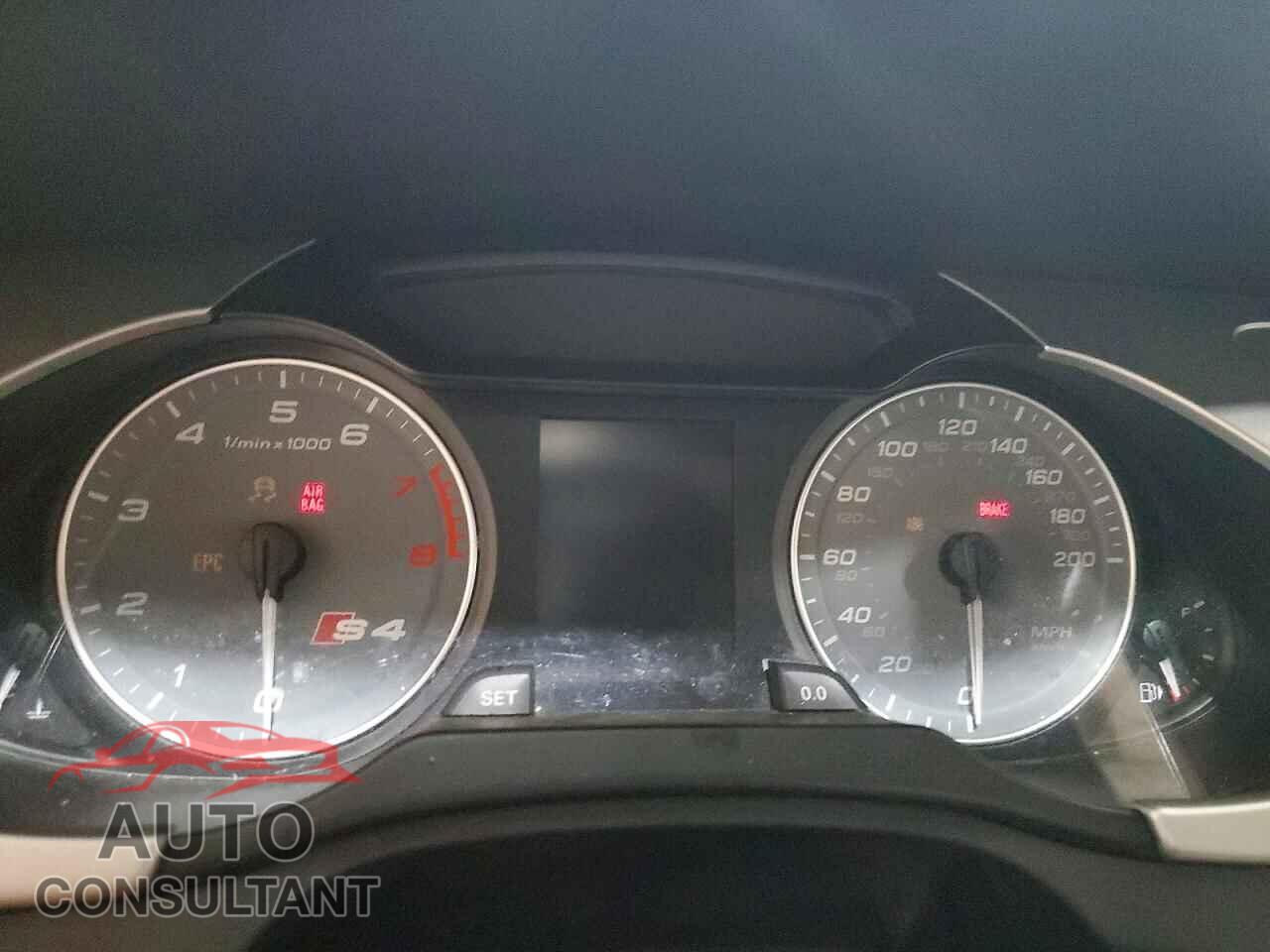 AUDI S4/RS4 2011 - WAUMGAFL8BA050093