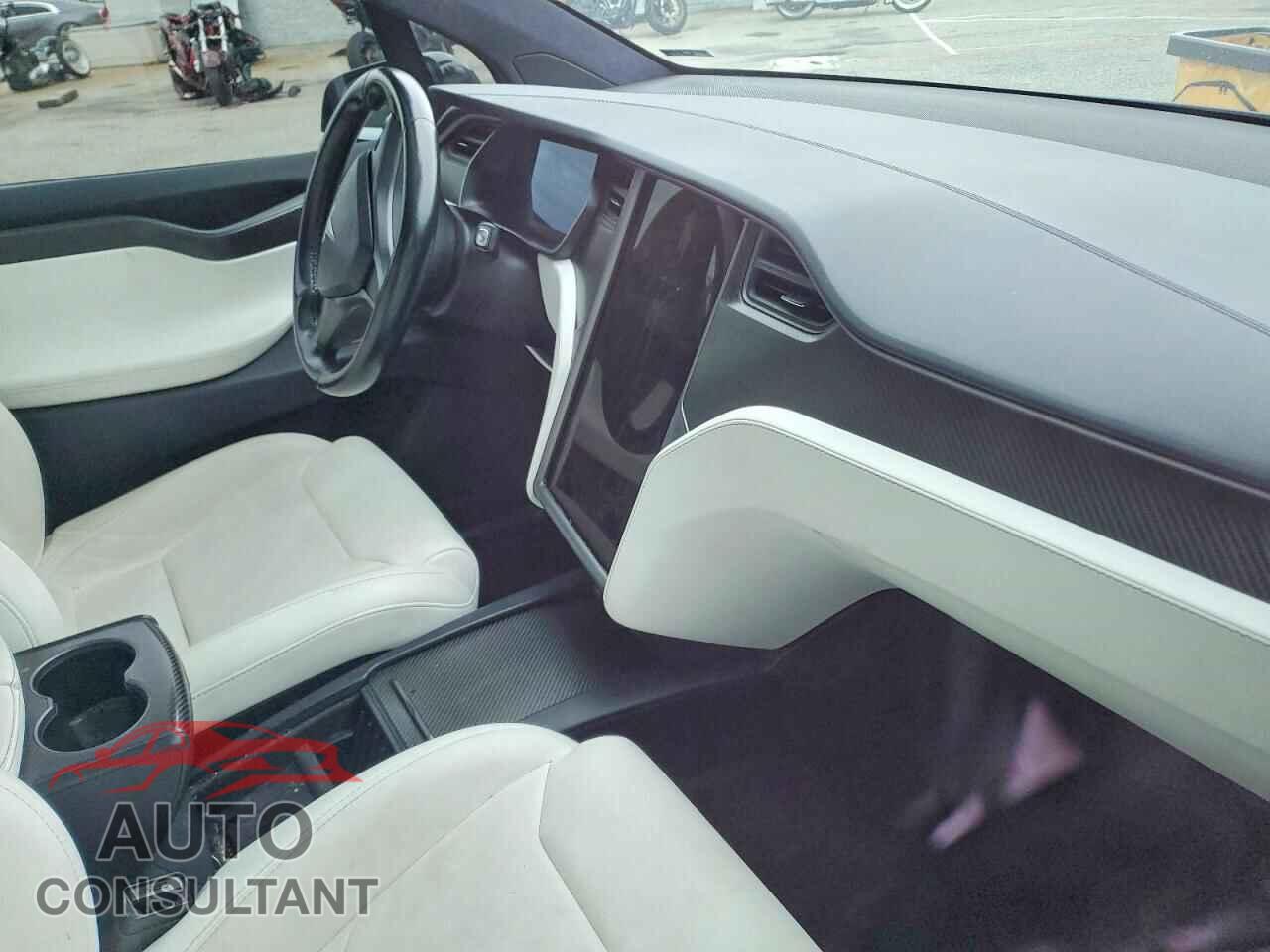 TESLA MODEL X 2018 - 5YJXCBE43JF094827