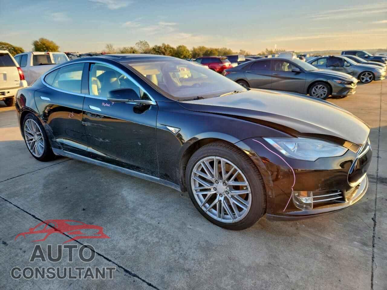 TESLA MODEL S 2013 - 5YJSA1DP8DFP05235