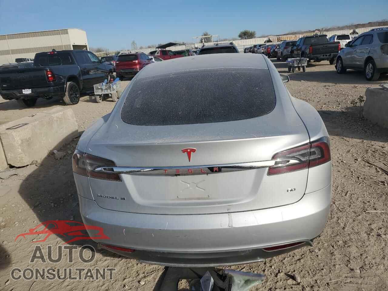 TESLA MODEL S 2013 - 5YJSA1CG9DFP23079