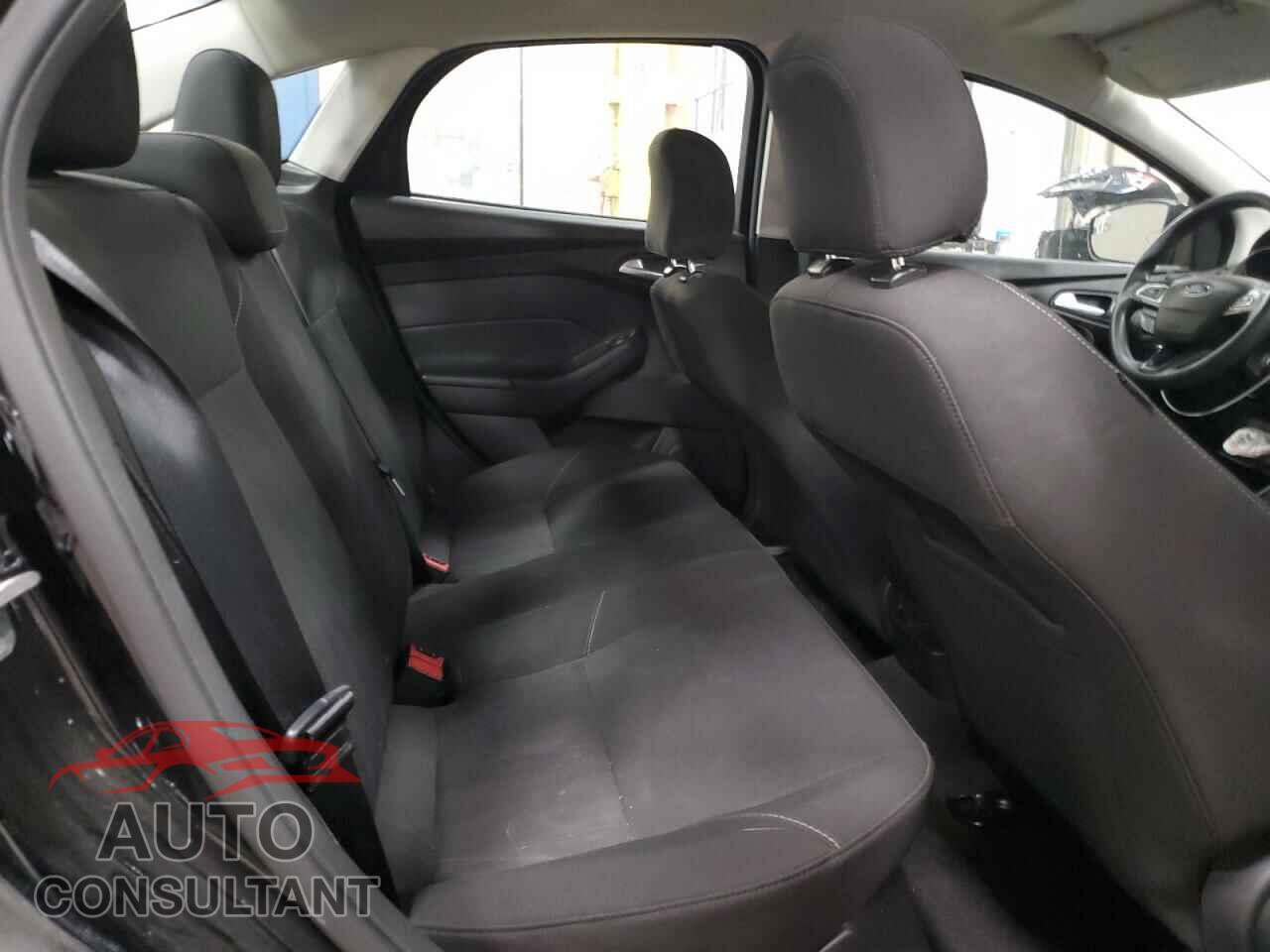 FORD FOCUS 2017 - 1FADP3F29HL219675