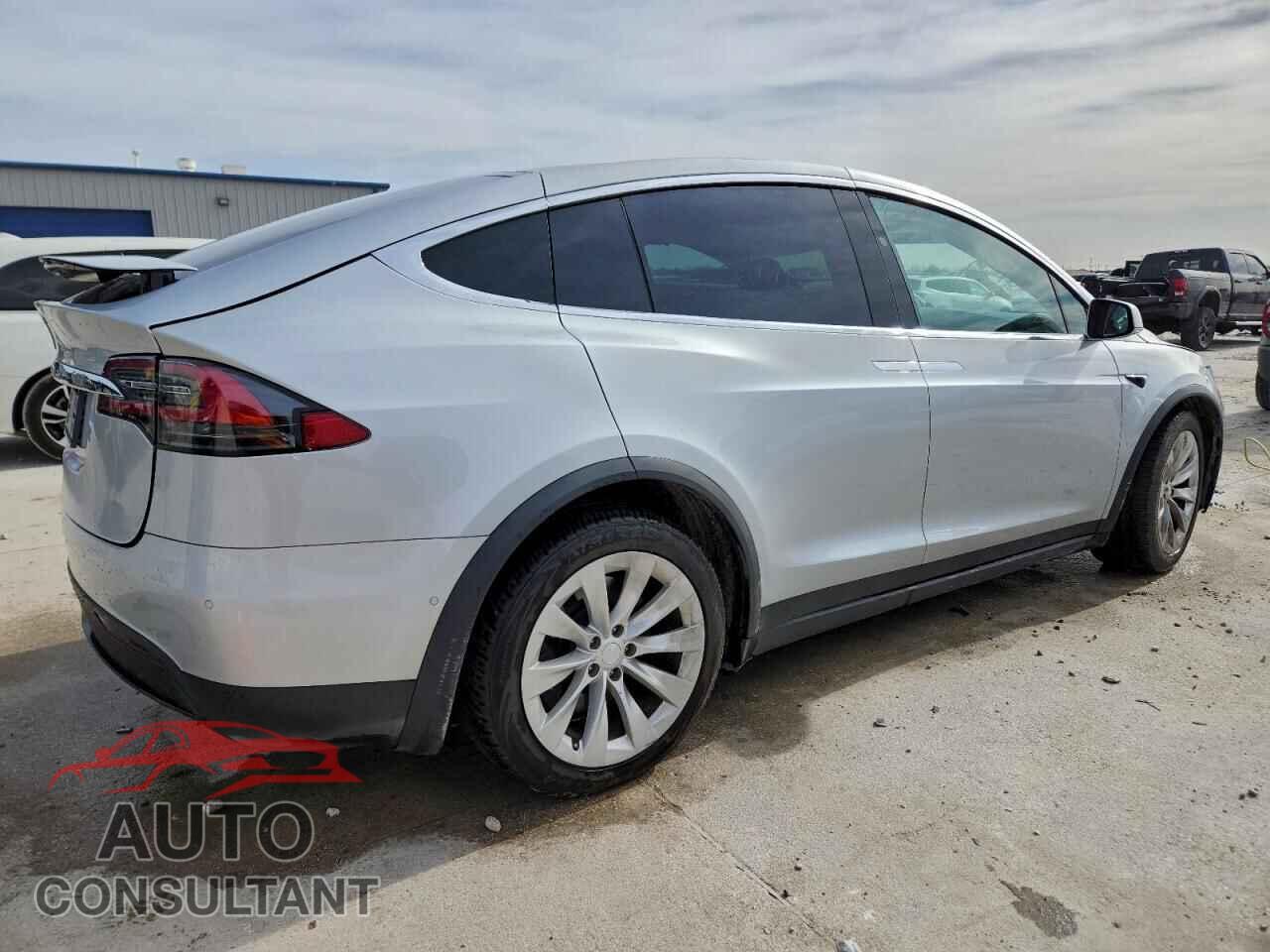 TESLA MODEL X 2018 - 5YJXCDE21JF101252