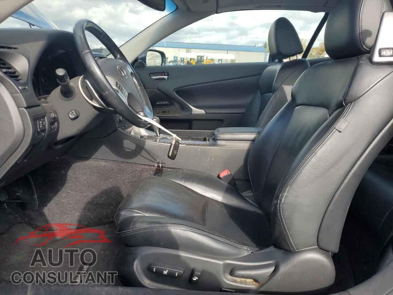 LEXUS IS 2011 - JTHFF2C24B2520189