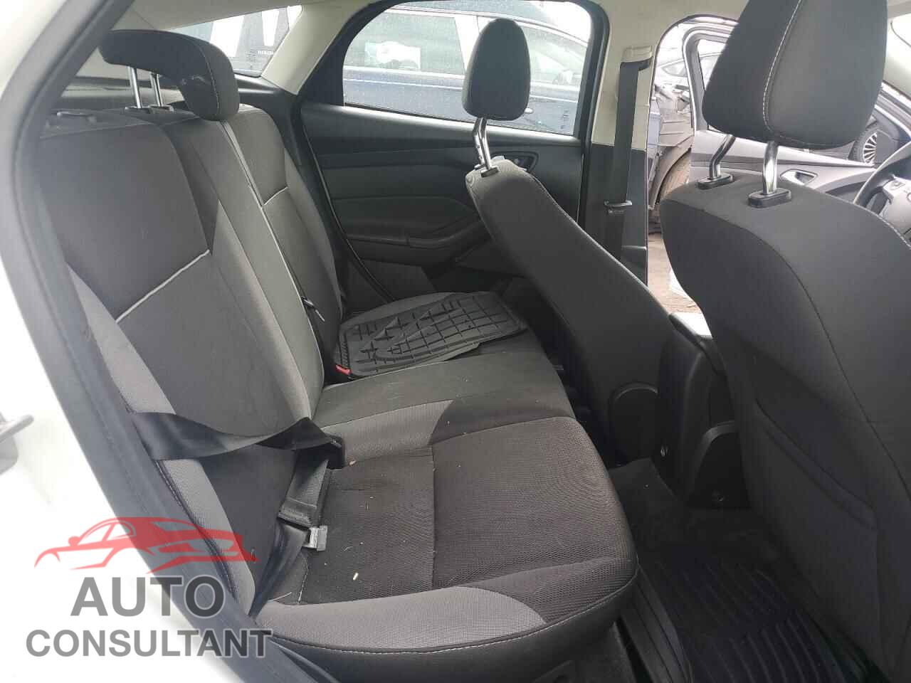 FORD FOCUS 2012 - 1FAHP3K23CL381138