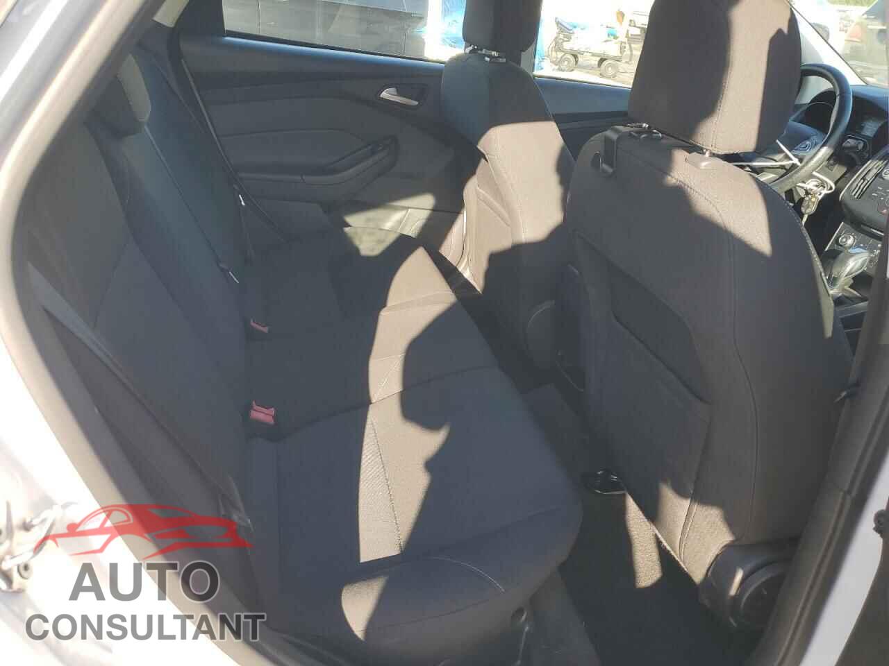 FORD FOCUS 2015 - 1FADP3K21FL214456