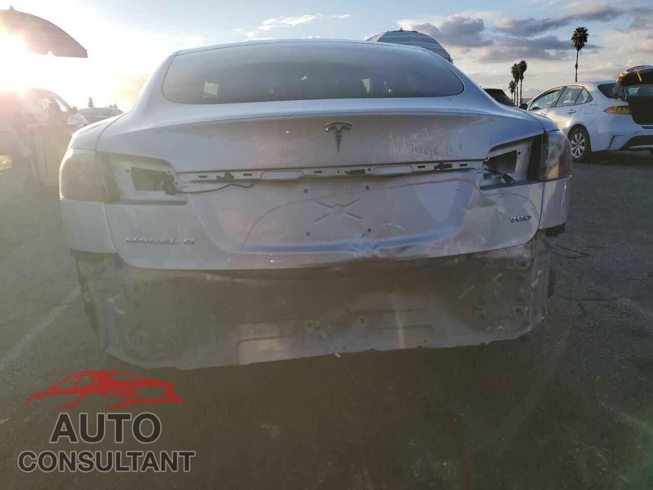 TESLA MODEL S 2015 - 5YJSA1E22FF119619