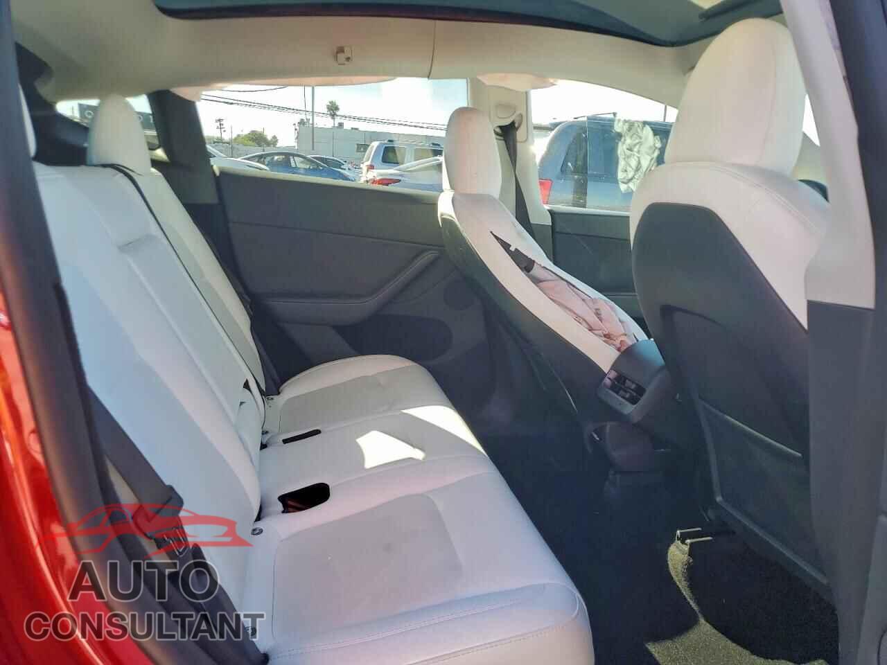 TESLA MODEL Y 2024 - 7SAYGDEE6RA306516