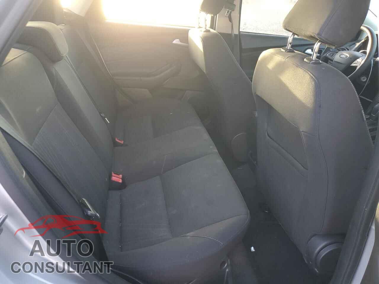 FORD FOCUS 2017 - 1FADP3F28HL317399