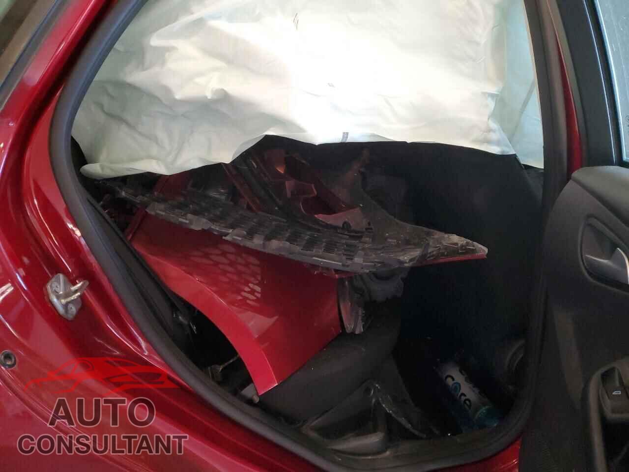 FORD FOCUS 2015 - 1FADP3F29FL260174