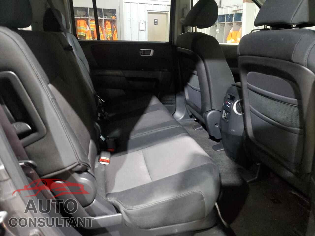 HONDA PILOT 2011 - 5FNYF4H26BB014892
