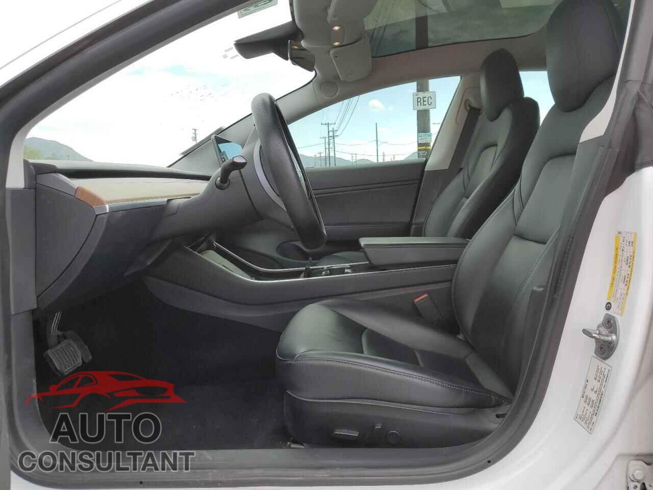 TESLA MODEL 3 2019 - 5YJ3E1EA5KF472611