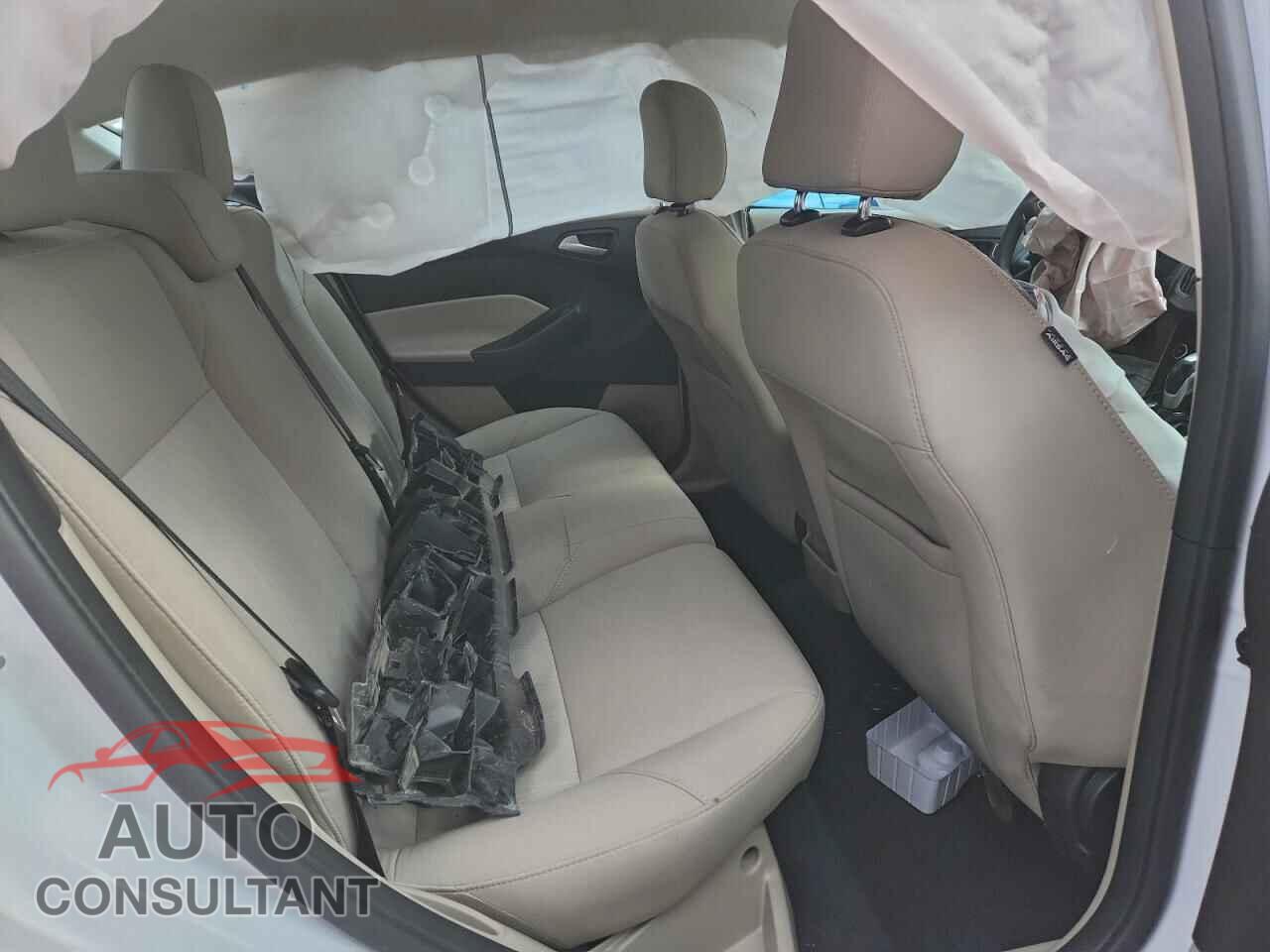 FORD FOCUS 2016 - 1FADP3K29GL213511