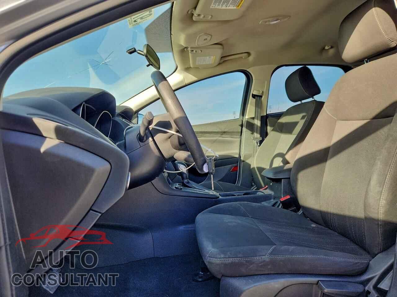 FORD FOCUS 2017 - 1FADP3F22HL328575