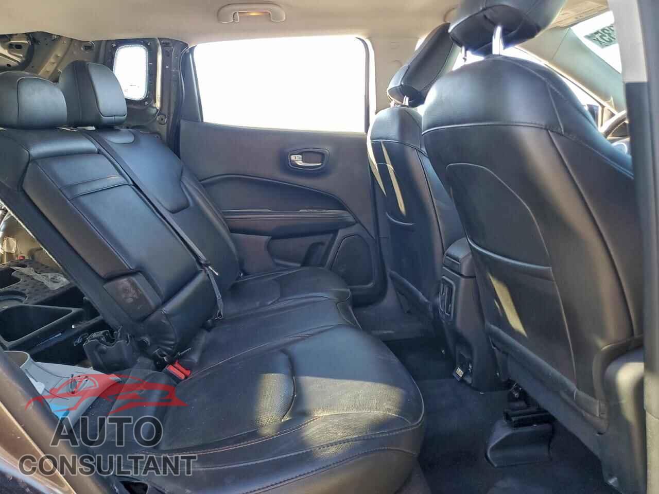 JEEP COMPASS 2018 - 3C4NJDCB5JT282633