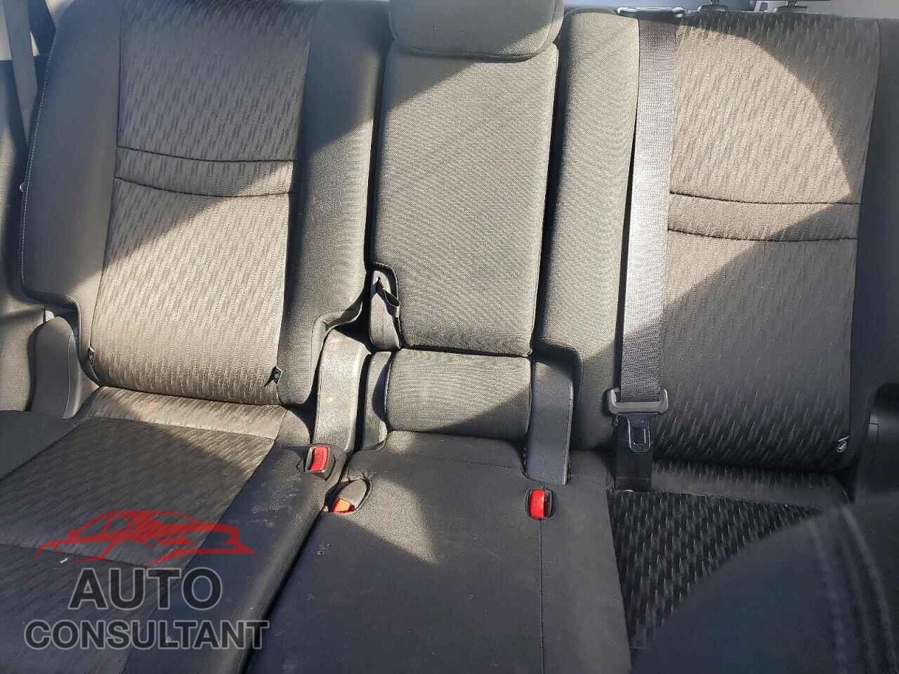 NISSAN ROGUE 2017 - KNMAT2MV5HP617183
