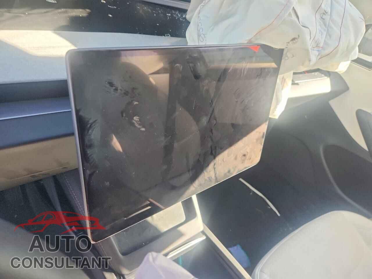 TESLA MODEL 3 2025 - 5YJ3E1EA0SF080555