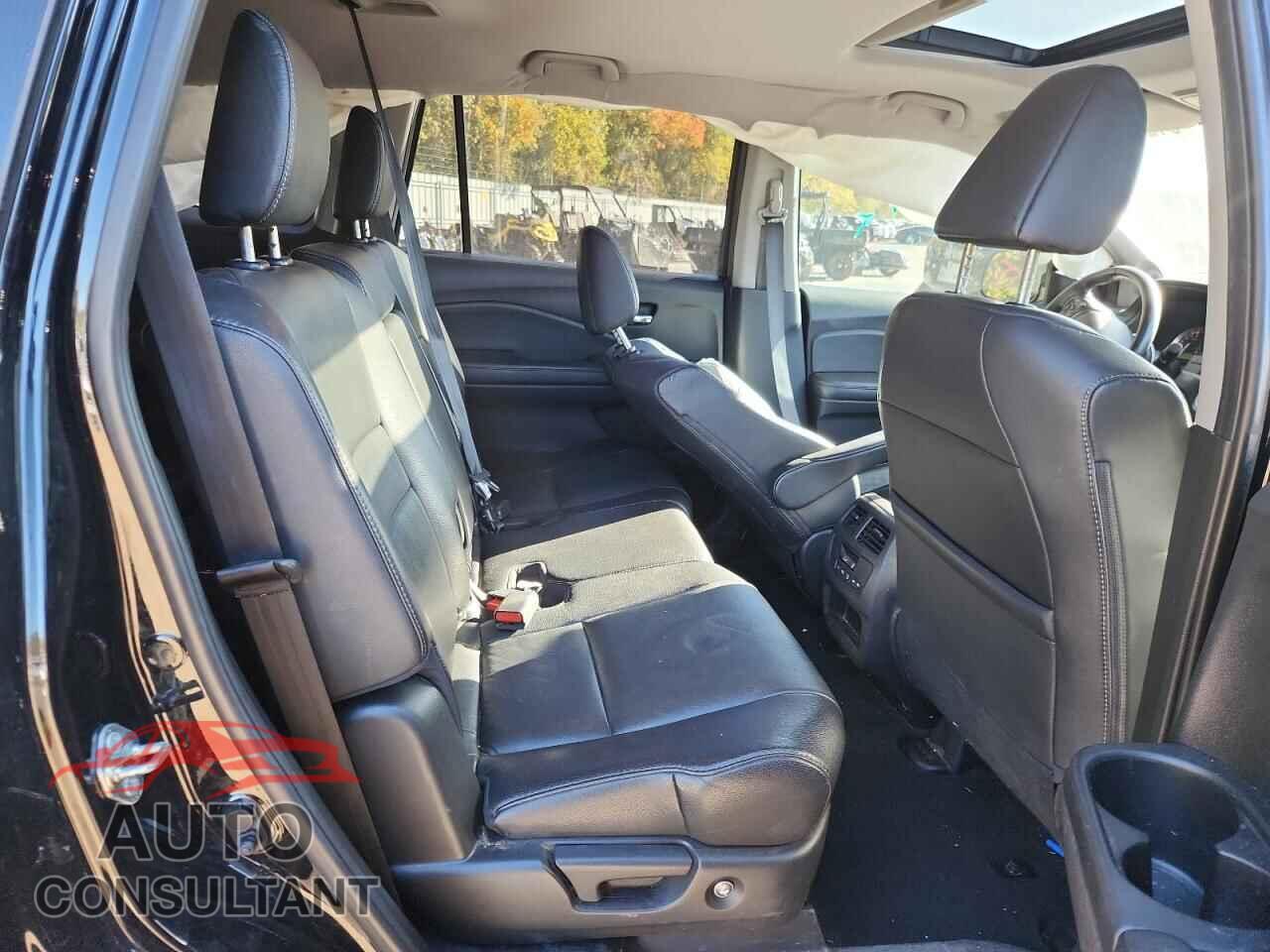 HONDA PILOT 2017 - 5FNYF5H58HB011629
