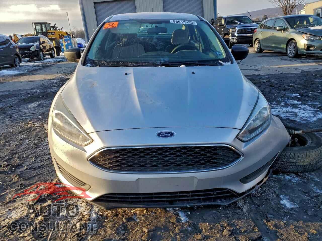 FORD FOCUS 2017 - 1FADP3E20HL281371