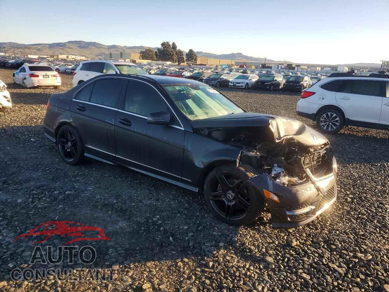 MERCEDES-BENZ C-CLASS 2013 - WDDGF4HBXDA871147
