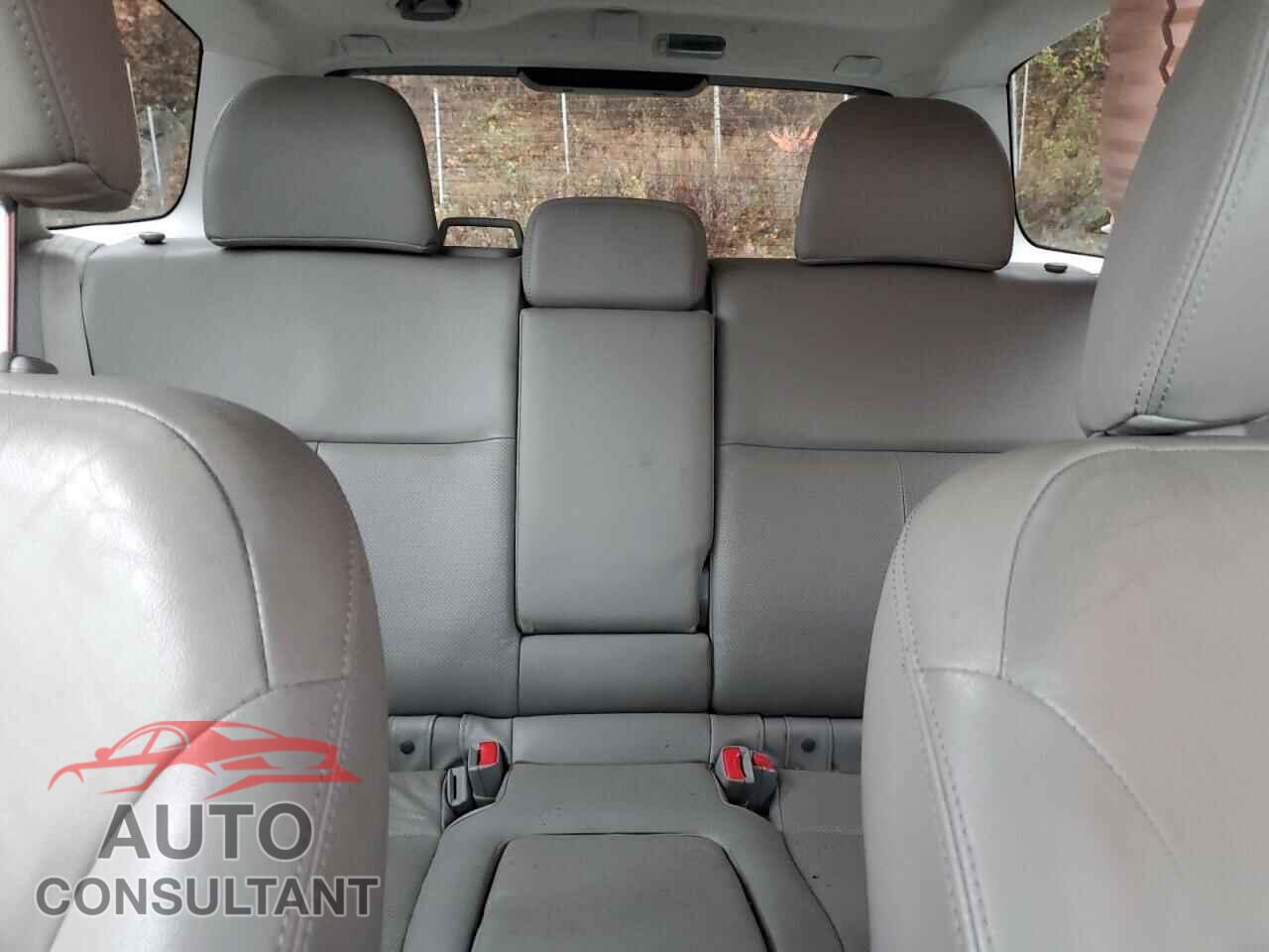 SUBARU FORESTER 2011 - JF2SHAEC0BH740549