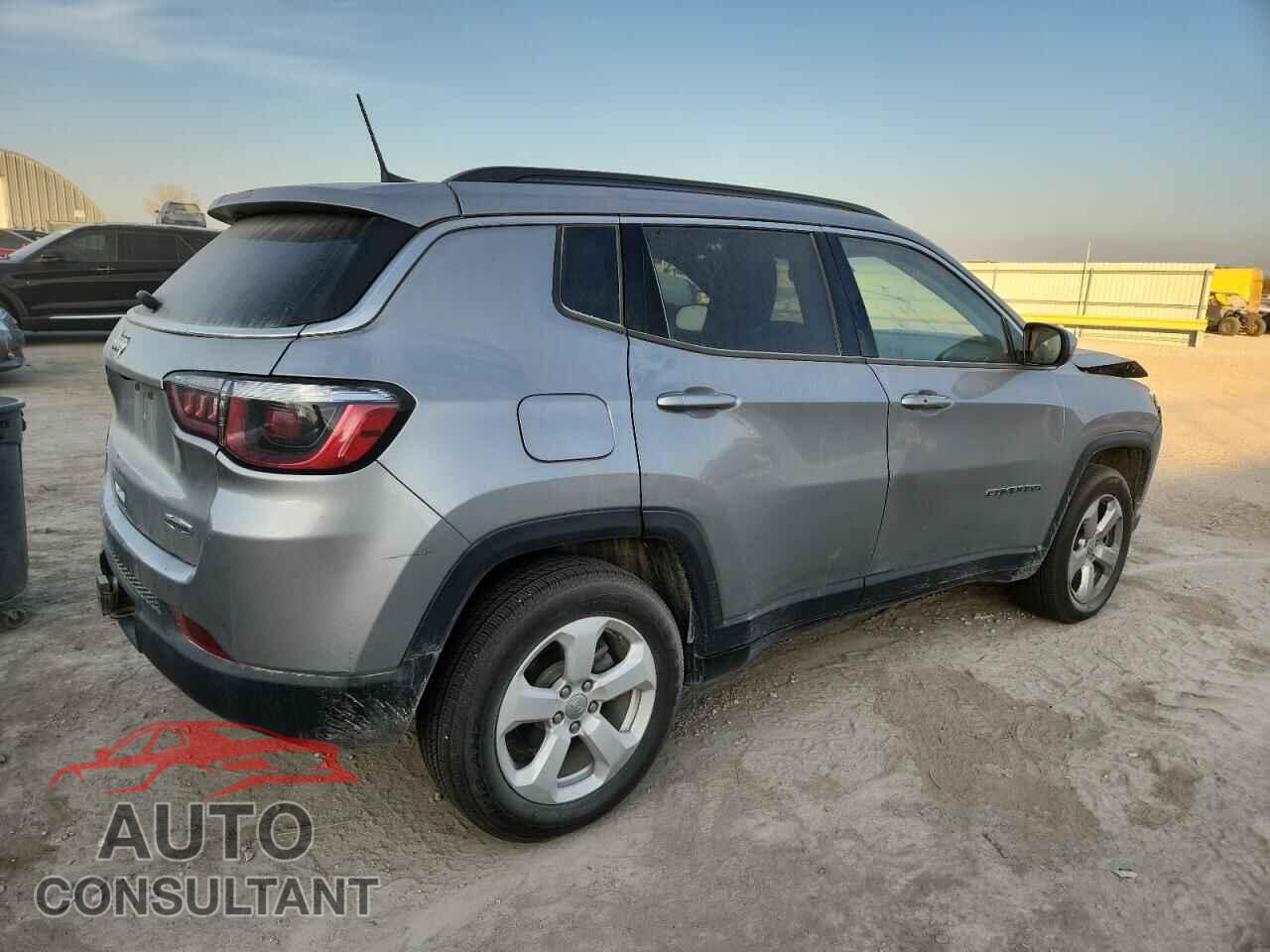 JEEP COMPASS 2018 - 3C4NJDBB0JT200101