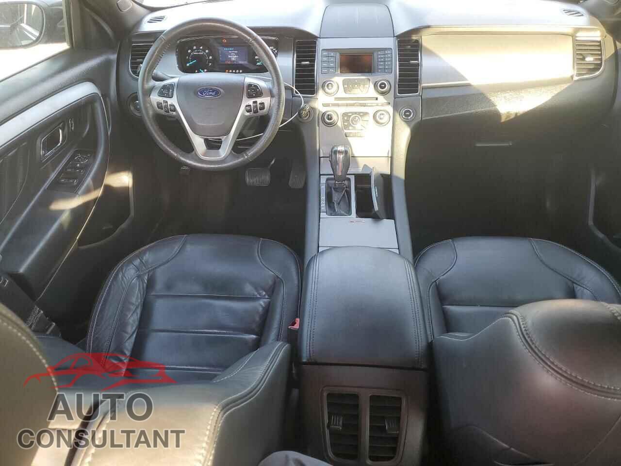 FORD TAURUS 2017 - 1FAHP2E84HG103407