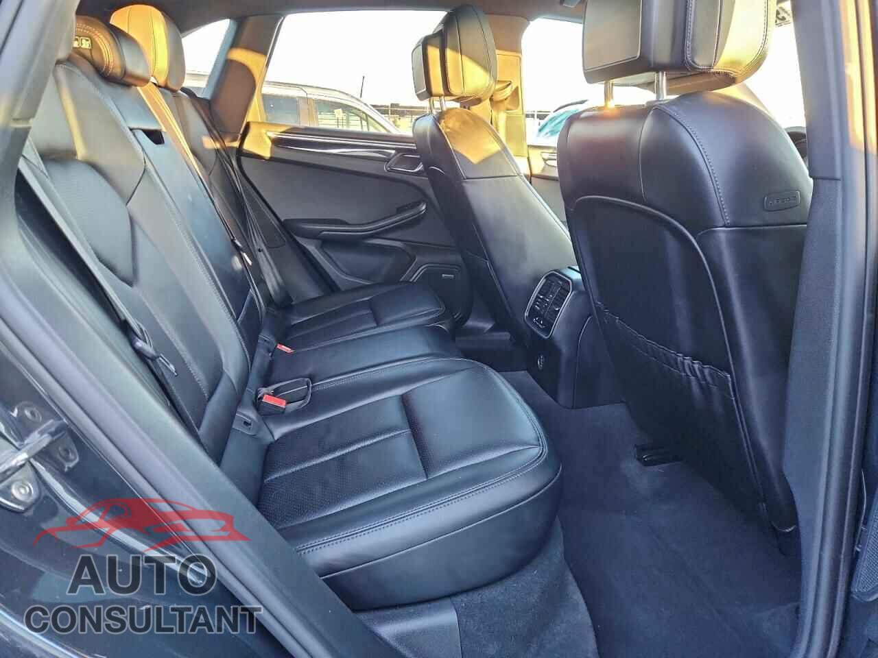 PORSCHE MACAN 2017 - WP1AB2A54HLB18484