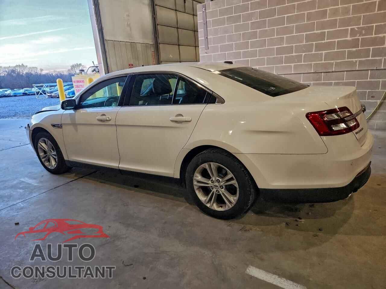 FORD TAURUS 2015 - 1FAHP2E82FG193802