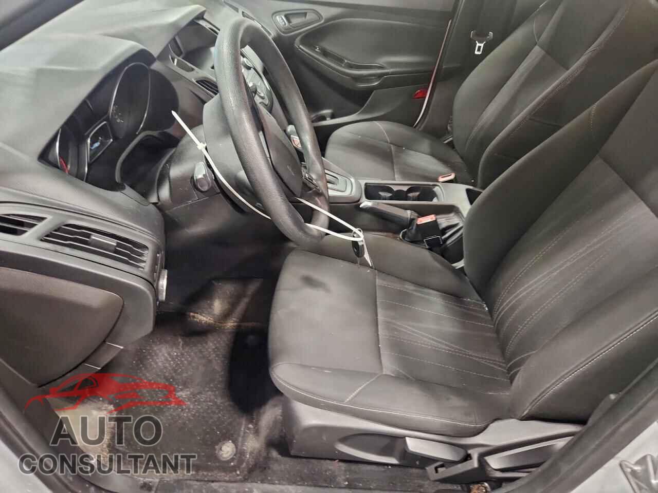 FORD FOCUS 2015 - 1FADP3E20FL367888