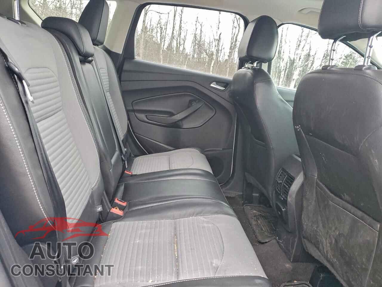 FORD ESCAPE 2017 - 1FMCU0GD5HUB17163